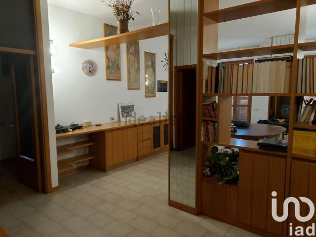 Appartamento in vendita di 105 m² in Via Vecchia Fermana