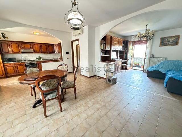 Appartamento in vendita di 105 m² in Via Vittorio Veneto, 33