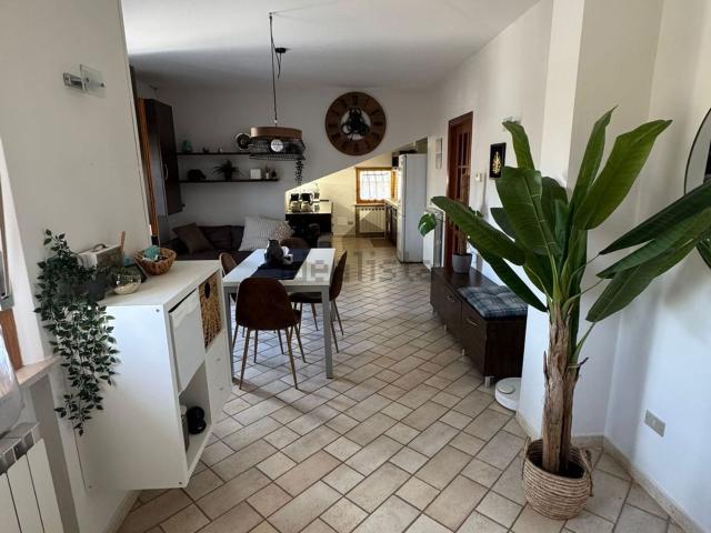Appartamento in vendita di 105 m² in Via Vittorio Veneto, 44
