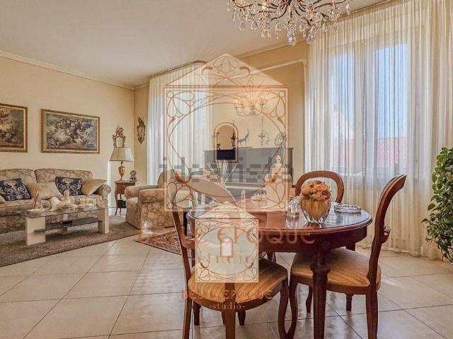 Appartamento in vendita di 105 m² in Viale Ugo Foscolo, 30