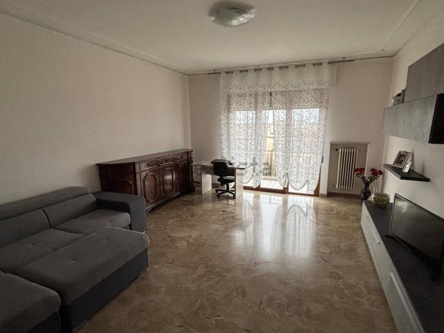 Appartamento in vendita di 105 m² in Viale Viareggio, 45