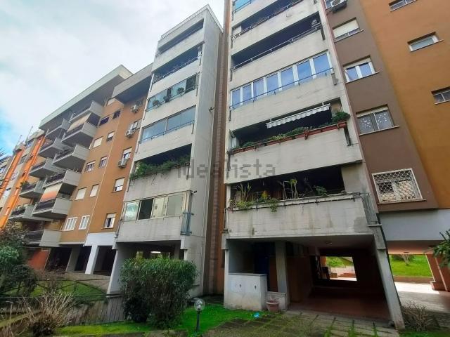Appartamento in vendita di 105 m² in Viale Erminio Spalla, 400