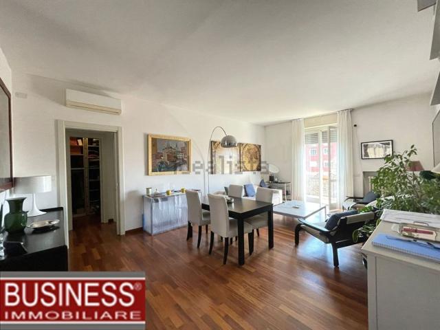 Appartamento in vendita di 105 m² in Viale Lazio, 27