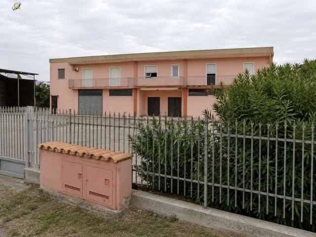 Appartamento in vendita di 105 m² in Viale Lungolago Simbirizzi