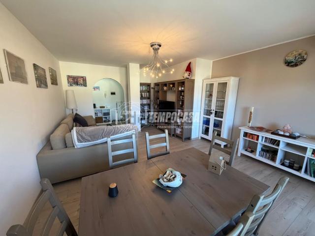 Appartamento in vendita di 105 m² in Viale Medaglie D&apos Oro, 61