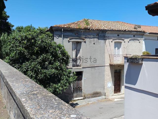 Appartamento in vendita di 105 m² in Contrada Ripari, 12