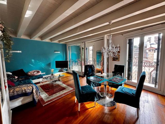 Appartamento in vendita di 105 m² in Piazza del Quartiere Latino