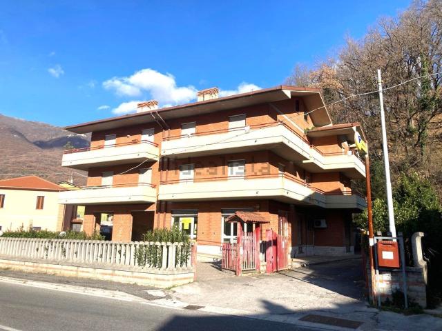 Appartamento in vendita di 105 m² in Strada Statale 4 Via Salaria