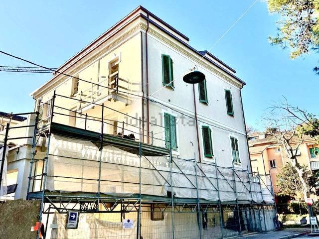 Appartamento in vendita di 106 m² in Via C. Battisti