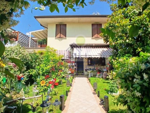 Appartamento in vendita di 106 m² in Via Caterina Forini