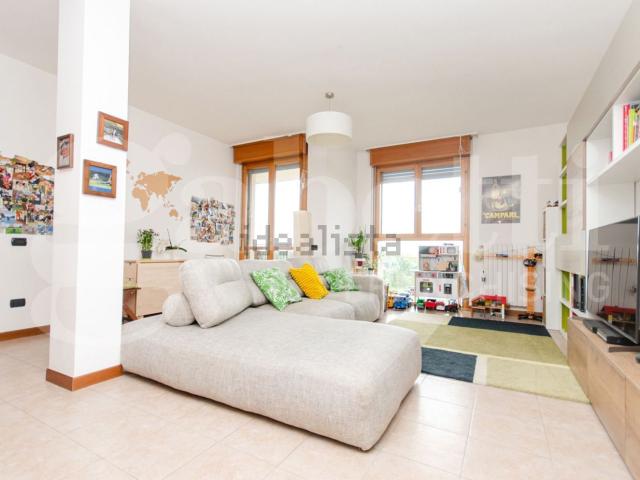 Appartamento in vendita di 106 m² in Via Caduti in Missione di Pace, 9