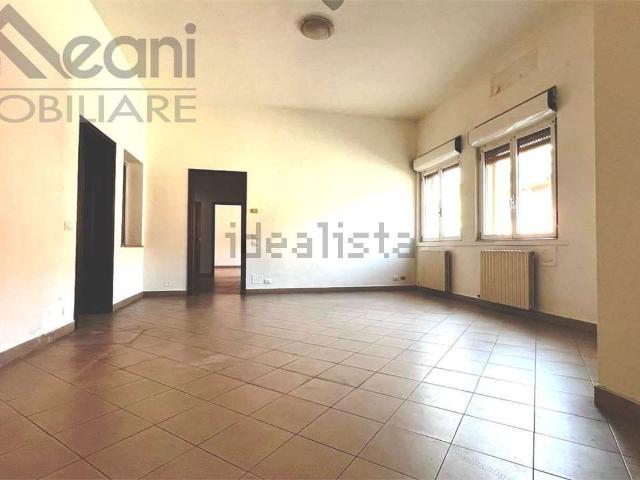 Appartamento in vendita di 106 m² in Via Caduti
