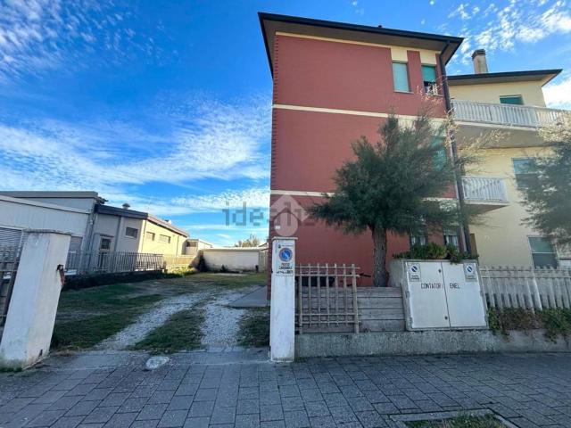 Appartamento in vendita di 106 m² in Via Casalborsetti, 195