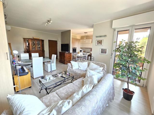 Appartamento in vendita di 106 m² in Via Cesare Battisti