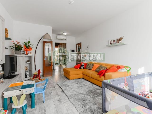 Appartamento in vendita di 106 m² in Via Bologna, 3