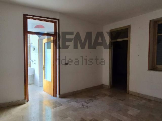Appartamento in vendita di 106 m² in Via Baracca Francesco, 18
