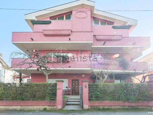 Appartamento in vendita di 106 m² in Via Giuseppe Baretti