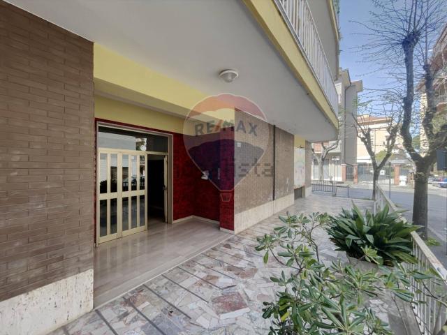 Appartamento in vendita di 106 m² in Via Giangiulio Adamo, 4