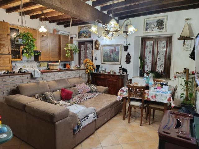 Appartamento in vendita di 106 m² in Via Giardini Nord
