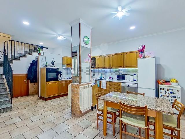 Appartamento in vendita di 106 m² in Via Gildone