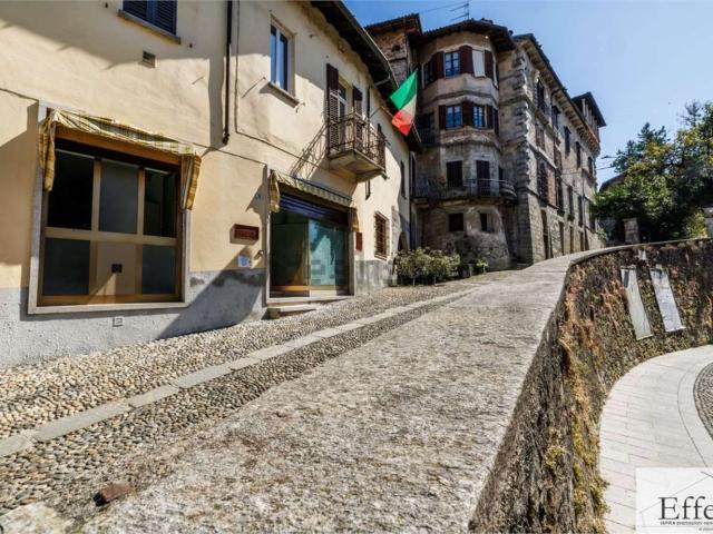 Appartamento in vendita di 106 m² in Via D. Adamoli, 5
