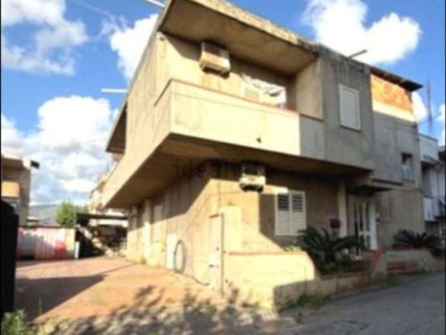 Appartamento in vendita di 106 m² in Via dei Pini, 19