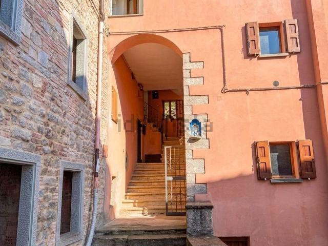 Appartamento in vendita di 106 m² in Via del Poggio, 16