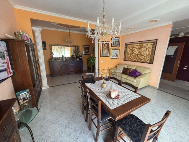 Appartamento in vendita di 106 m² in Via di Ponente
