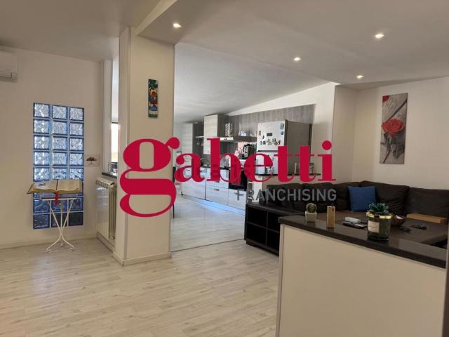 Appartamento in vendita di 106 m² in Via Fratelli Rosselli, 8