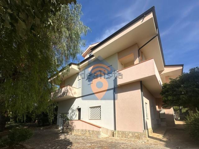 Appartamento in vendita di 106 m² in Via Leonardo Centonze, 20