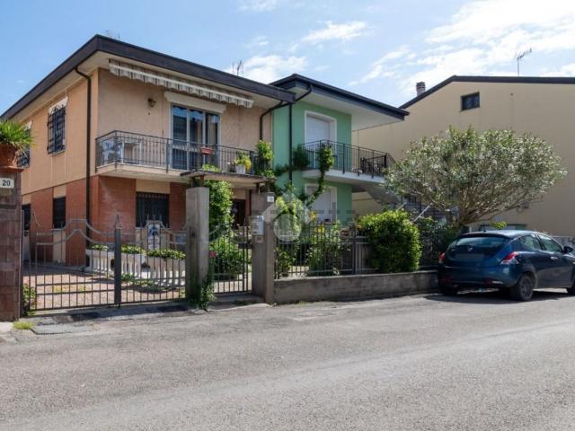 Appartamento in vendita di 106 m² in Via Semprini, 18
