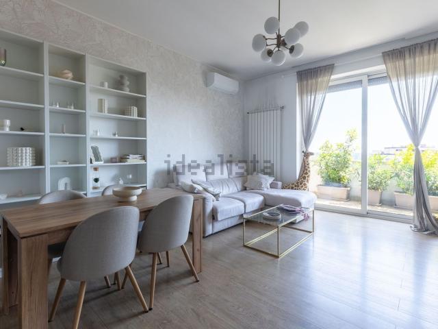 Appartamento in vendita di 106 m² in Via Sporting Mirasole, 52