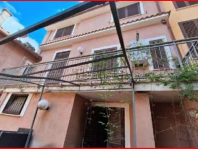 Appartamento in vendita di 106 m² in Via Roma, 42