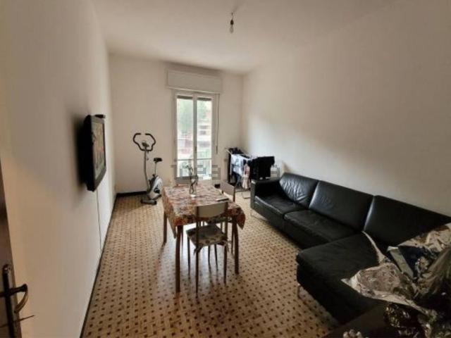 Appartamento in vendita di 106 m² in Via Ugo Foscolo