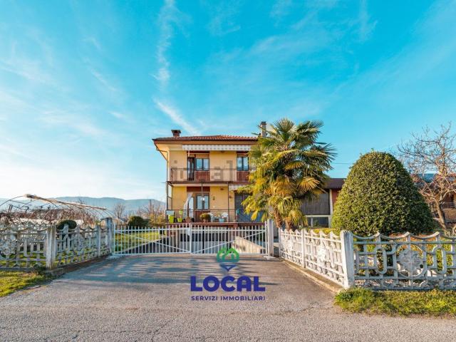 Appartamento in vendita di 106 m² in Via Vecchia di San Vitale, 47