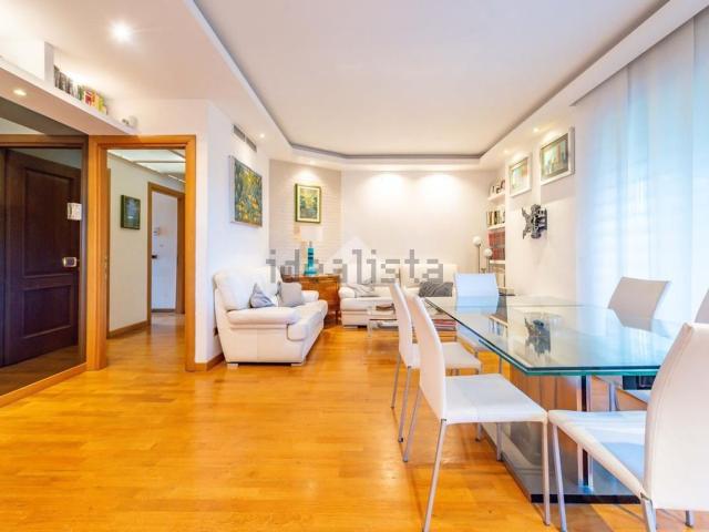 Appartamento in vendita di 106 m² in Via Vittorio Caprioli, 92