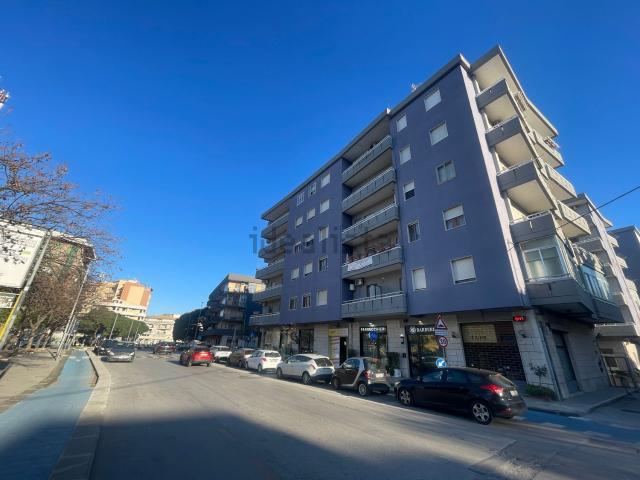 Appartamento in vendita di 106 m² in Viale Tica, 145