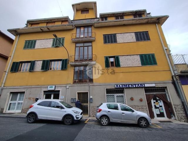 Appartamento in vendita di 106 m² in Viale Vittorio Puccinelli, 4