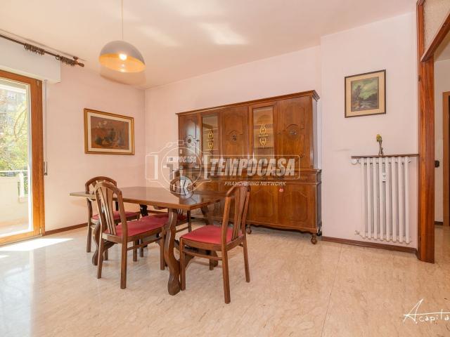Appartamento in vendita di 106 m² in Viale Caduti sul Lavoro, 119
