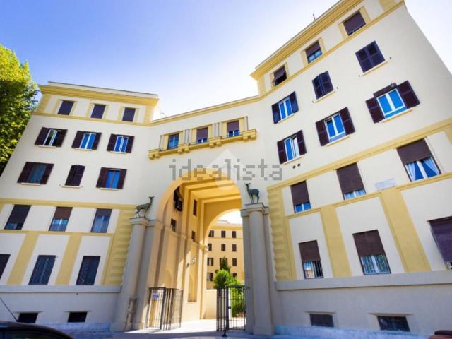 Appartamento in vendita di 106 m² in Piazza Tommaso de Cristoforis, 1
