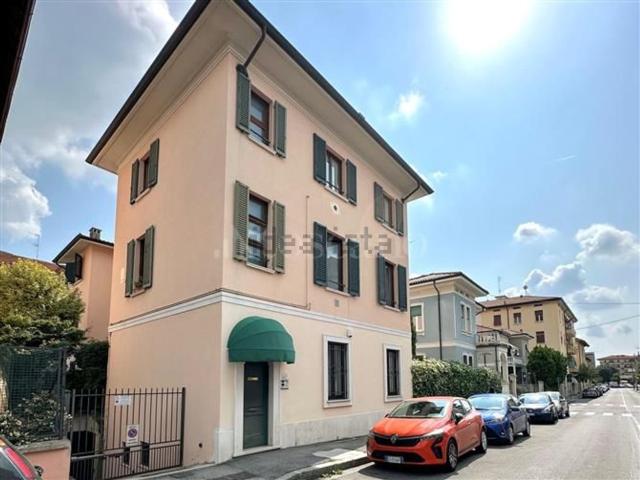 Appartamento in vendita di 107 m² in Via Costantino Quaranta