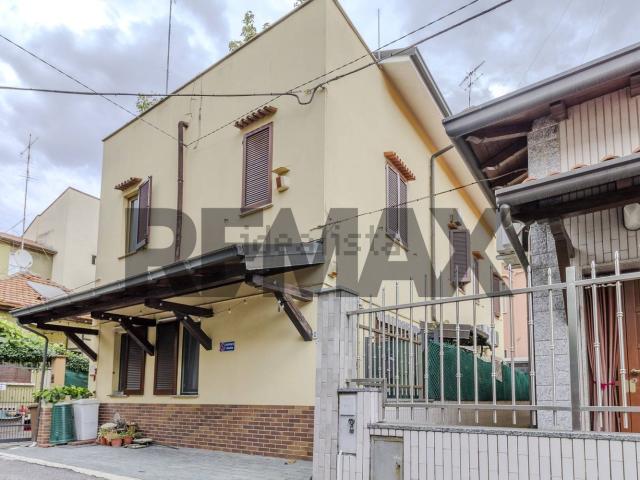 Appartamento in vendita di 107 m² in Via Ambrogio Strada, 27