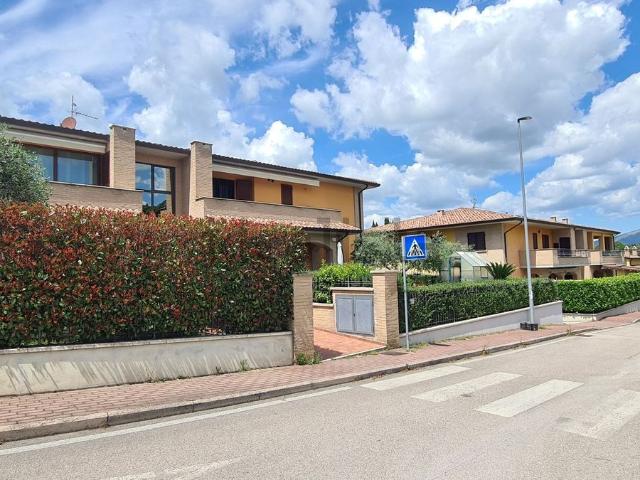 Appartamento in vendita di 107 m² in Via Ada Negri