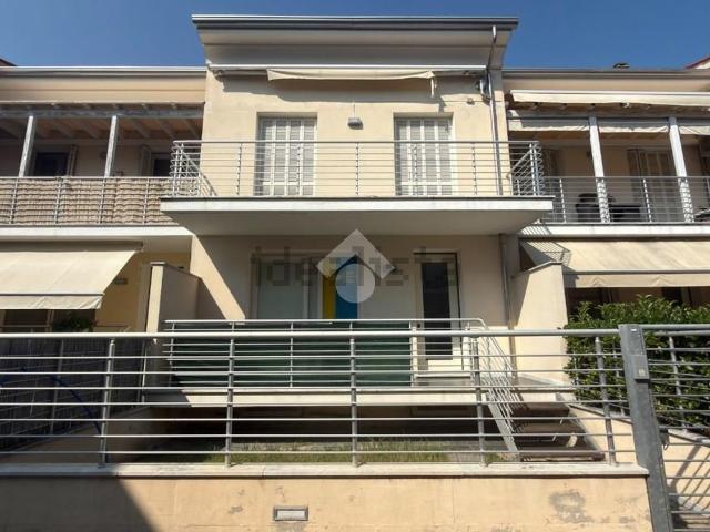 Appartamento in vendita di 107 m² in Via Argine Destro Carrione, 43