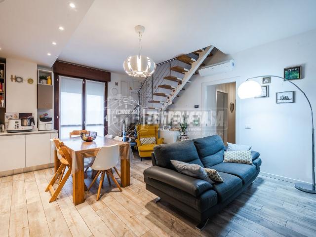 Appartamento in vendita di 107 m² in Via Bologna, 4