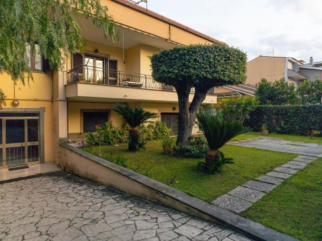 Appartamento in vendita di 107 m² in Via Gianfranco Gazzana Priaroggia