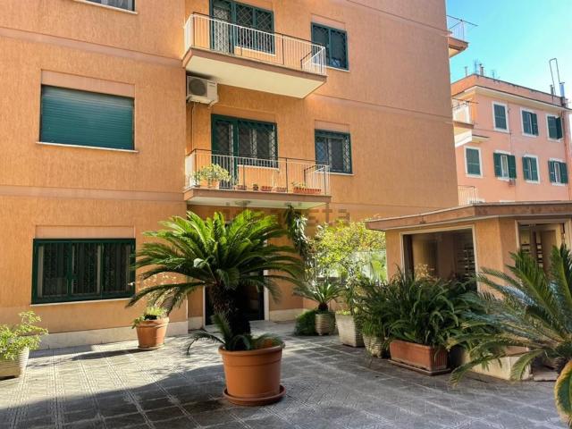 Appartamento in vendita di 107 m² in Via dei Platani, 52