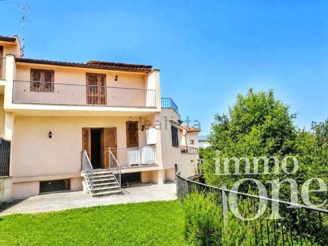 Appartamento in vendita di 140 m² in Via del Pino