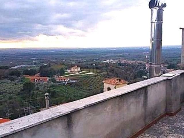 Appartamento in vendita di 107 m² in Via del Pozzo