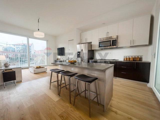 Appartamento in vendita di 107 m² in Via delle Forze Armate, 195